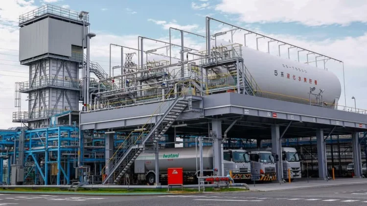 How Chemical Buyers Evaluate a New Supplier Before Commercial Approval